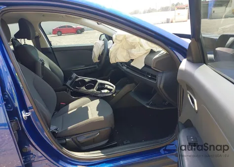 2025 Kia K4 Lxs z USA, uszkodzony, nr VIN 3KPFT4DE5SE037893